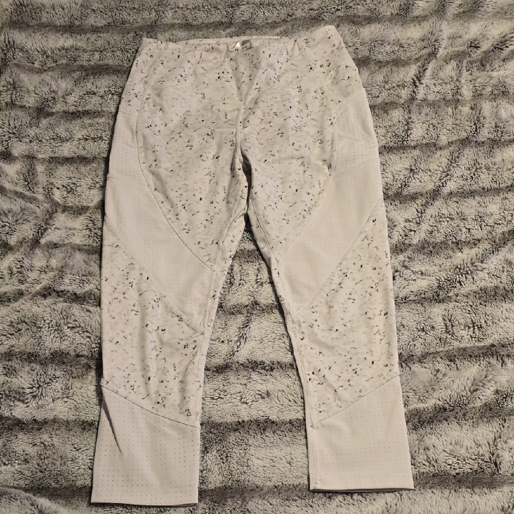Avia Light Gray Speckled Capri Pants